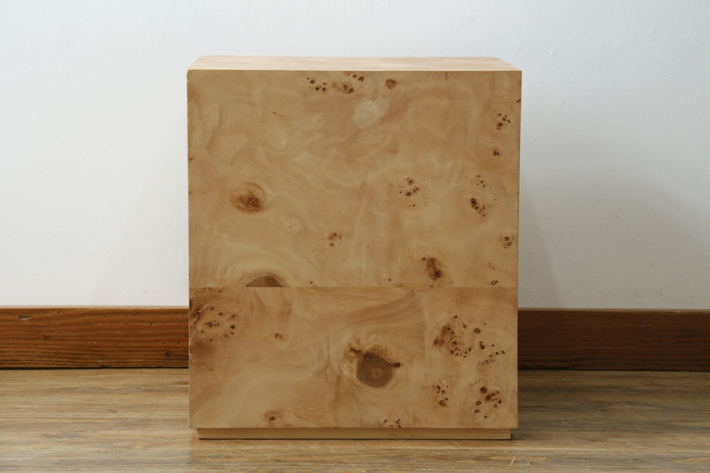 中古　美品　ZARA HOME(ザラホーム)　ポプラ材 瘤杢　キューブフォルムのサイドテーブル　(R-086324)