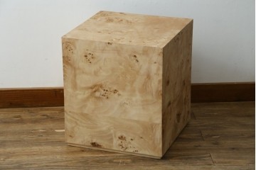 中古　美品　ZARA HOME(ザラホーム)　ポプラ材 瘤杢　キューブフォルムのサイドテーブル　(R-086324)