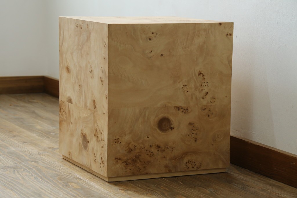 中古　美品　ZARA HOME(ザラホーム)　ポプラ材 瘤杢　キューブフォルムのサイドテーブル　(R-086324)