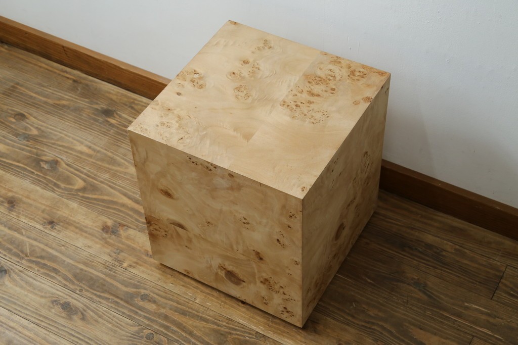 中古　美品　ZARA HOME(ザラホーム)　ポプラ材 瘤杢　キューブフォルムのサイドテーブル　(R-086324)