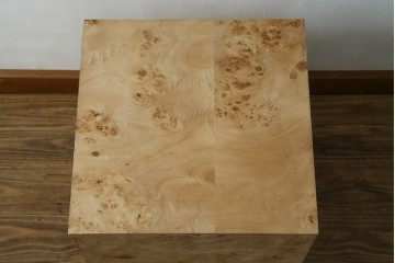 中古　美品　ZARA HOME(ザラホーム)　ポプラ材 瘤杢　キューブフォルムのサイドテーブル　(R-086324)