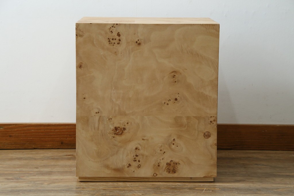 中古　美品　ZARA HOME(ザラホーム)　ポプラ材 瘤杢　キューブフォルムのサイドテーブル　(R-086324)