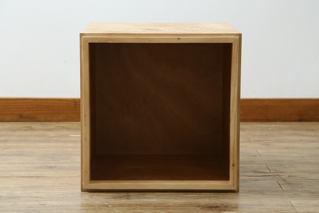 中古　美品　ZARA HOME(ザラホーム)　ポプラ材 瘤杢　キューブフォルムのサイドテーブル　(R-086324)
