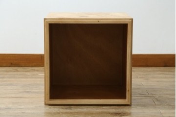 中古　美品　ZARA HOME(ザラホーム)　ポプラ材 瘤杢　キューブフォルムのサイドテーブル　(R-086324)