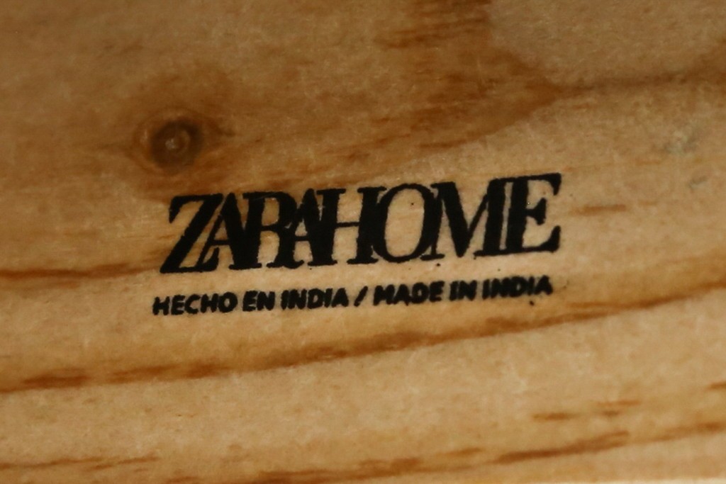 中古　美品　ZARA HOME(ザラホーム)　ポプラ材 瘤杢　キューブフォルムのサイドテーブル　(R-086324)