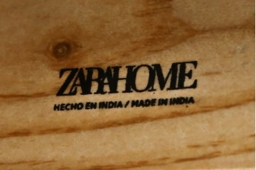 中古　美品　ZARA HOME(ザラホーム)　ポプラ材 瘤杢　キューブフォルムのサイドテーブル　(R-086324)