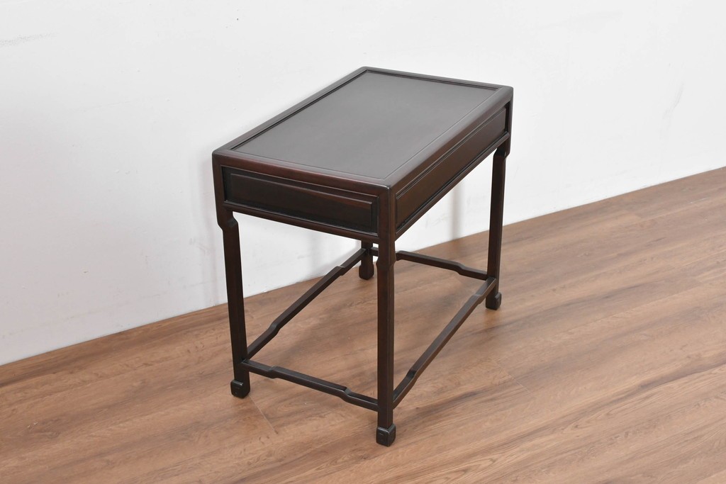 和製ヴィンテージ　美品　オリエンタルデザイン　足元のすっきりとした意匠が魅力のコーヒーテーブル　(R-086325)