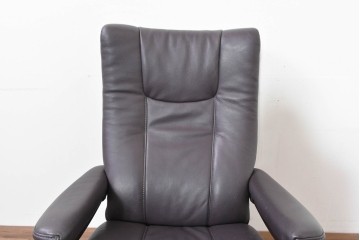 中古　ドイツ高級ブランド　himolla(ヒモラ)　ゼロストレス　高級感のある本革シートのリクライニングチェアとオットマンのセット　定価約21万円　(R-086326)