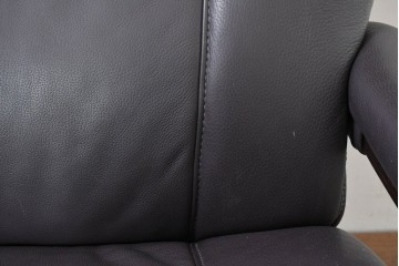 中古　ドイツ高級ブランド　himolla(ヒモラ)　ゼロストレス　高級感のある本革シートのリクライニングチェアとオットマンのセット　定価約21万円　(R-086326)