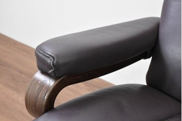 中古　ドイツ高級ブランド　himolla(ヒモラ)　ゼロストレス　高級感のある本革シートのリクライニングチェアとオットマンのセット　定価約21万円　(R-086326)