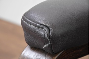 中古　ドイツ高級ブランド　himolla(ヒモラ)　ゼロストレス　高級感のある本革シートのリクライニングチェアとオットマンのセット　定価約21万円　(R-086326)