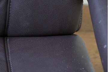 中古　ドイツ高級ブランド　himolla(ヒモラ)　ゼロストレス　高級感のある本革シートのリクライニングチェアとオットマンのセット　定価約21万円　(R-086326)