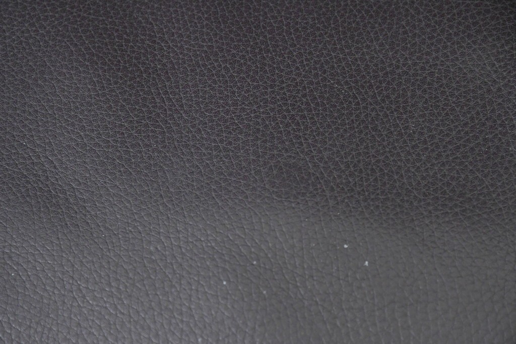 中古　ドイツ高級ブランド　himolla(ヒモラ)　ゼロストレス　高級感のある本革シートのリクライニングチェアとオットマンのセット　定価約21万円　(R-086326)