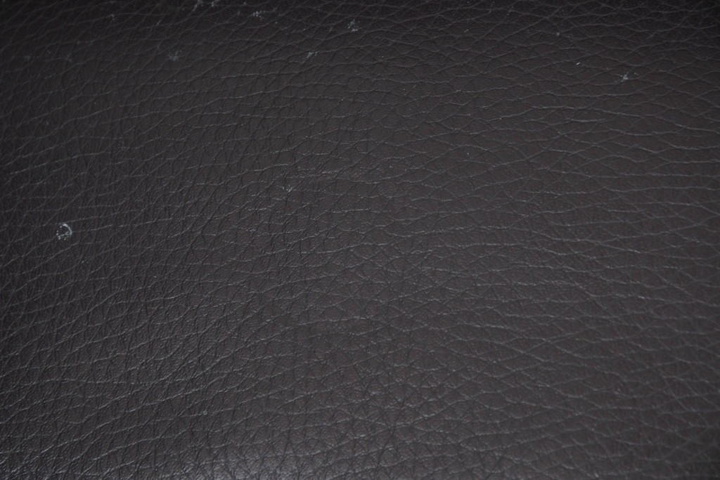 中古　ドイツ高級ブランド　himolla(ヒモラ)　ゼロストレス　高級感のある本革シートのリクライニングチェアとオットマンのセット　定価約21万円　(R-086326)