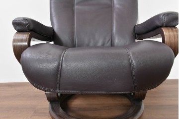 中古　ドイツ高級ブランド　himolla(ヒモラ)　ゼロストレス　高級感のある本革シートのリクライニングチェアとオットマンのセット　定価約21万円　(R-086326)