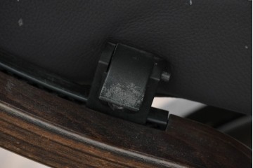 中古　ドイツ高級ブランド　himolla(ヒモラ)　ゼロストレス　高級感のある本革シートのリクライニングチェアとオットマンのセット　定価約21万円　(R-086326)