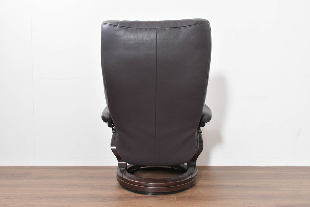 中古　ドイツ高級ブランド　himolla(ヒモラ)　ゼロストレス　高級感のある本革シートのリクライニングチェアとオットマンのセット　定価約21万円　(R-086326)