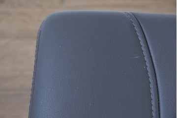 中古　ドイツ高級ブランド　himolla(ヒモラ)　ゼロストレス　高級感のある本革シートのリクライニングチェアとオットマンのセット　定価約21万円　(R-086326)