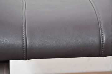 中古　ドイツ高級ブランド　himolla(ヒモラ)　ゼロストレス　高級感のある本革シートのリクライニングチェアとオットマンのセット　定価約21万円　(R-086326)