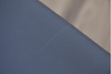 中古　ドイツ高級ブランド　himolla(ヒモラ)　ゼロストレス　高級感のある本革シートのリクライニングチェアとオットマンのセット　定価約21万円　(R-086326)