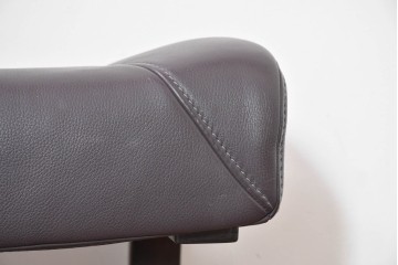 中古　ドイツ高級ブランド　himolla(ヒモラ)　ゼロストレス　高級感のある本革シートのリクライニングチェアとオットマンのセット　定価約21万円　(R-086326)