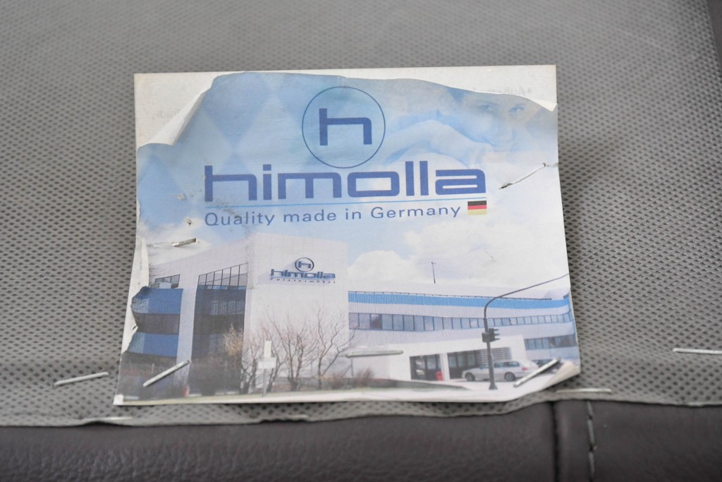 中古　ドイツ高級ブランド　himolla(ヒモラ)　ゼロストレス　高級感のある本革シートのリクライニングチェアとオットマンのセット　定価約21万円　(R-086326)