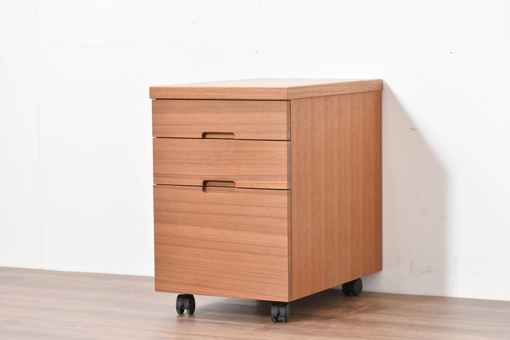 和製ヴィンテージ　前板無垢材の良品!　チーク材　書類を立てて収納できる仕切り付きのキャスターデスクワゴン　(R-086327)