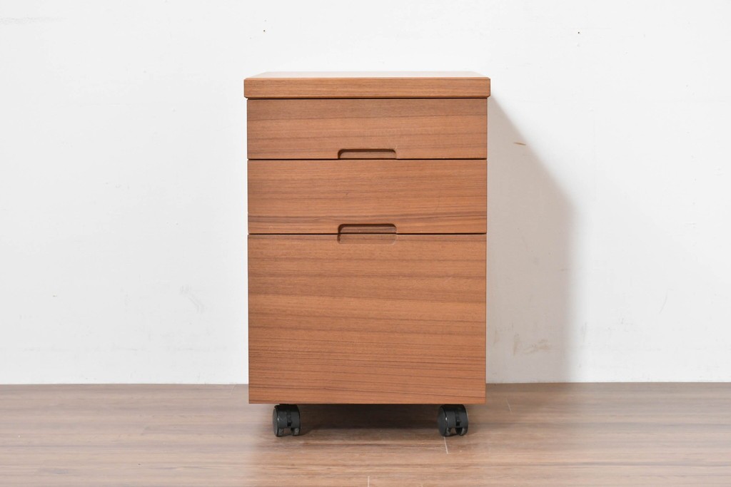 和製ヴィンテージ　前板無垢材の良品!　チーク材　書類を立てて収納できる仕切り付きのキャスターデスクワゴン　(R-086327)