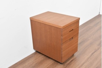 和製ヴィンテージ　前板無垢材の良品!　チーク材　書類を立てて収納できる仕切り付きのキャスターデスクワゴン　(R-086327)