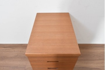 和製ヴィンテージ　前板無垢材の良品!　チーク材　書類を立てて収納できる仕切り付きのキャスターデスクワゴン　(R-086327)