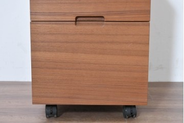 和製ヴィンテージ　前板無垢材の良品!　チーク材　書類を立てて収納できる仕切り付きのキャスターデスクワゴン　(R-086327)