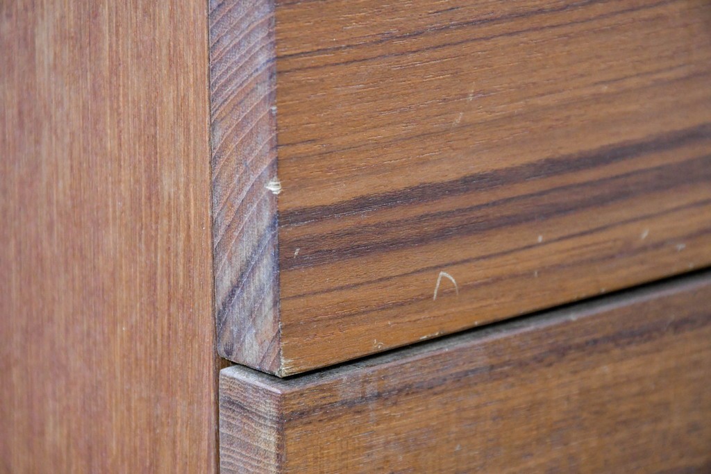 和製ヴィンテージ　前板無垢材の良品!　チーク材　書類を立てて収納できる仕切り付きのキャスターデスクワゴン　(R-086327)