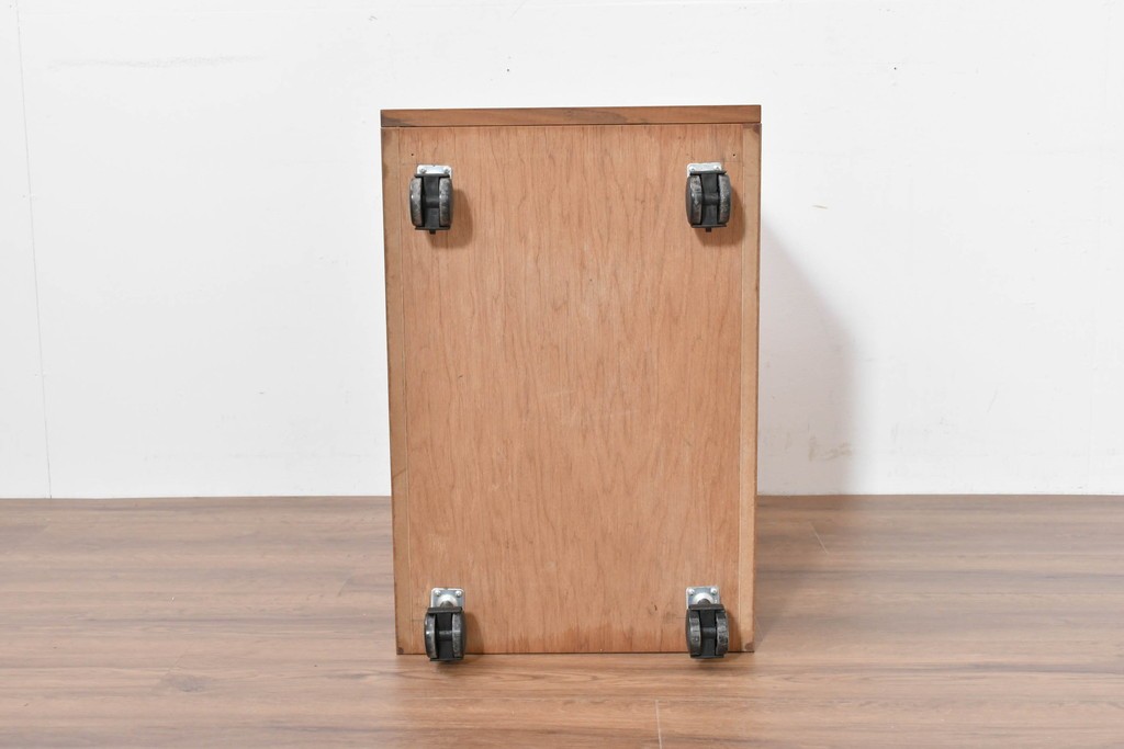 和製ヴィンテージ　前板無垢材の良品!　チーク材　書類を立てて収納できる仕切り付きのキャスターデスクワゴン　(R-086327)