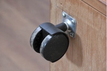 和製ヴィンテージ　前板無垢材の良品!　チーク材　書類を立てて収納できる仕切り付きのキャスターデスクワゴン　(R-086327)