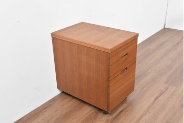 和製ヴィンテージ　前板無垢材の良品!　チーク材　書類を立てて収納できる仕切り付きのキャスターデスクワゴン　(R-086328)