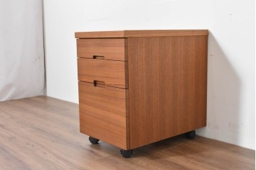 和製ヴィンテージ　前板無垢材の良品!　チーク材　書類を立てて収納できる仕切り付きのキャスターデスクワゴン　(R-086328)