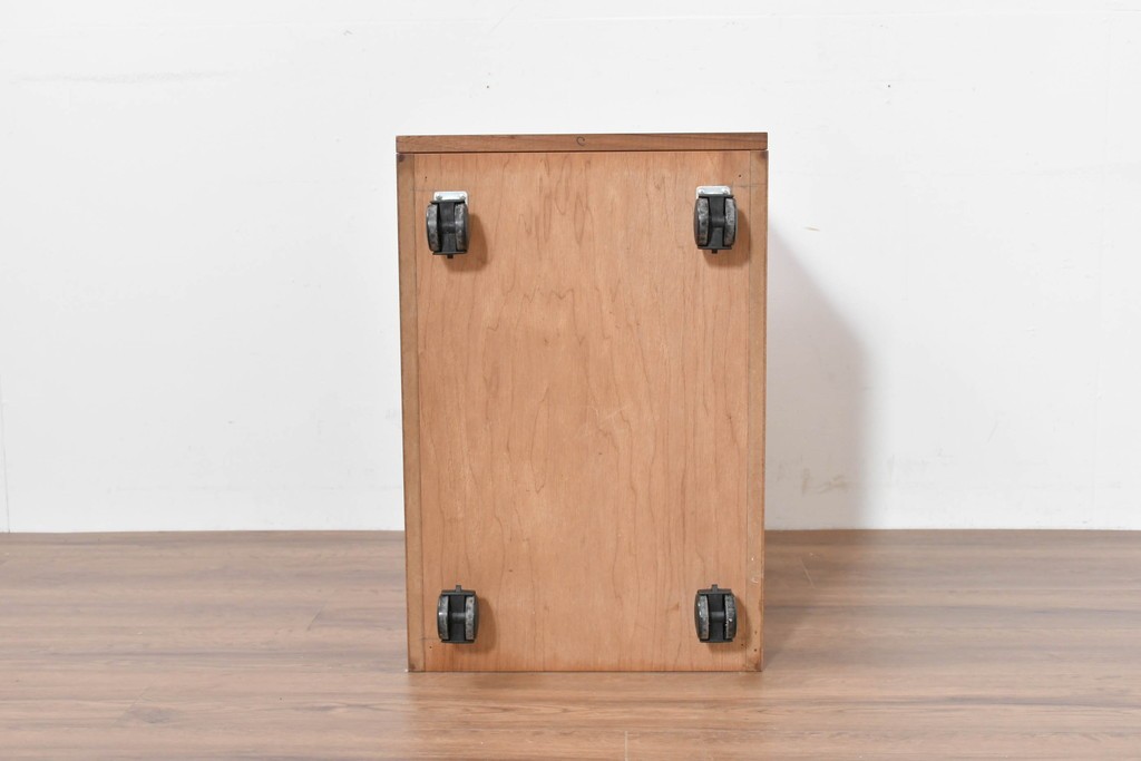 和製ヴィンテージ　前板無垢材の良品!　チーク材　書類を立てて収納できる仕切り付きのキャスターデスクワゴン　(R-086328)