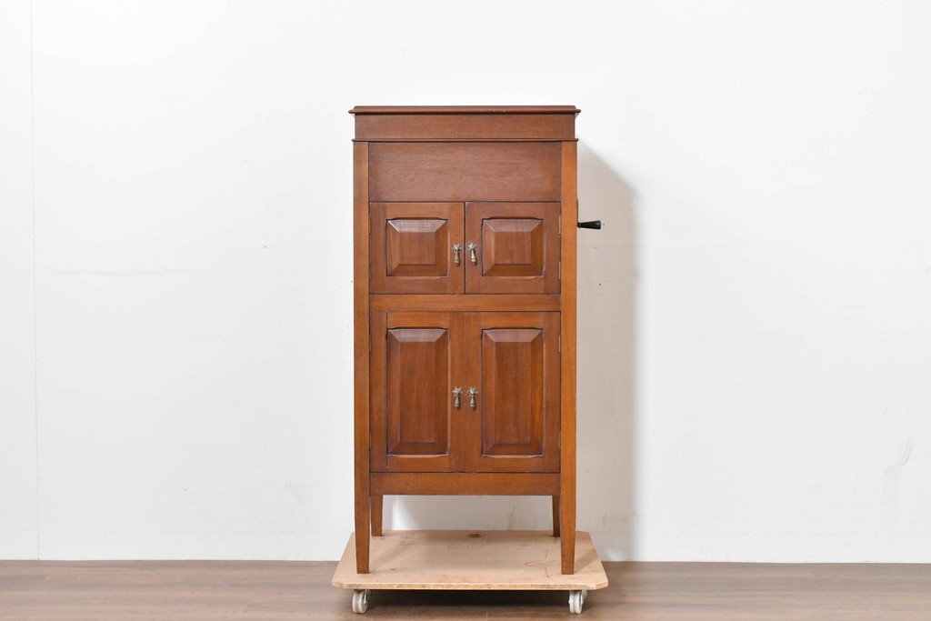 イギリスアンティーク　サウンドグリルの木目が美しい扉収納付きのフロア型蓄音機　(R-086329)