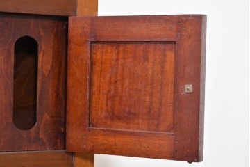 イギリスアンティーク　サウンドグリルの木目が美しい扉収納付きのフロア型蓄音機　(R-086329)