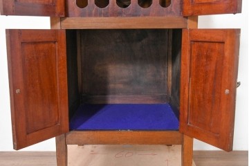 イギリスアンティーク　サウンドグリルの木目が美しい扉収納付きのフロア型蓄音機　(R-086329)