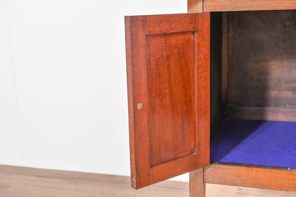 イギリスアンティーク　サウンドグリルの木目が美しい扉収納付きのフロア型蓄音機　(R-086329)