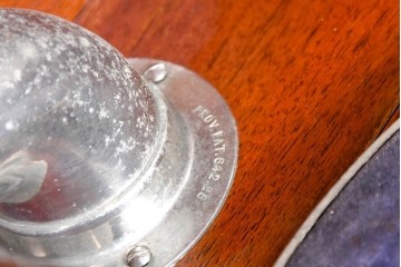 イギリスアンティーク　サウンドグリルの木目が美しい扉収納付きのフロア型蓄音機　(R-086329)