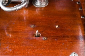 イギリスアンティーク　サウンドグリルの木目が美しい扉収納付きのフロア型蓄音機　(R-086329)