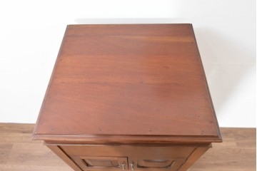 イギリスアンティーク　サウンドグリルの木目が美しい扉収納付きのフロア型蓄音機　(R-086329)