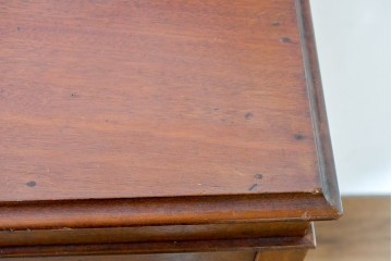 イギリスアンティーク　サウンドグリルの木目が美しい扉収納付きのフロア型蓄音機　(R-086329)