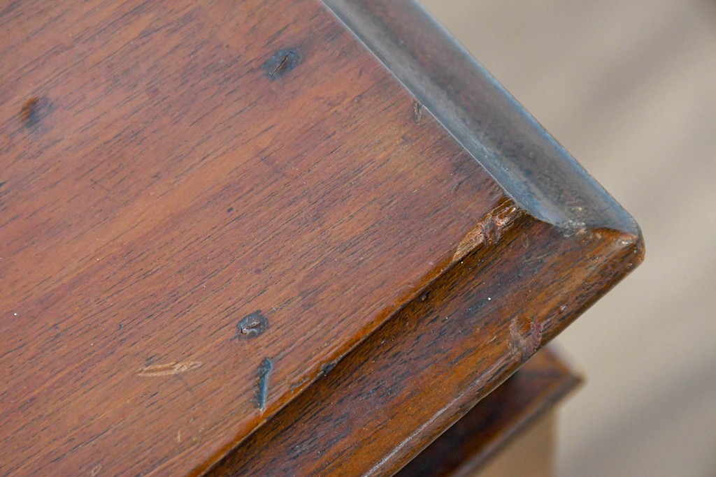 イギリスアンティーク　サウンドグリルの木目が美しい扉収納付きのフロア型蓄音機　(R-086329)