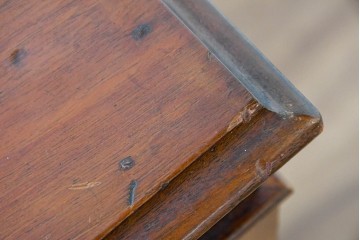 イギリスアンティーク　サウンドグリルの木目が美しい扉収納付きのフロア型蓄音機　(R-086329)