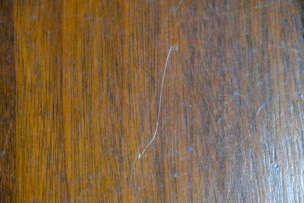 イギリスアンティーク　サウンドグリルの木目が美しい扉収納付きのフロア型蓄音機　(R-086329)