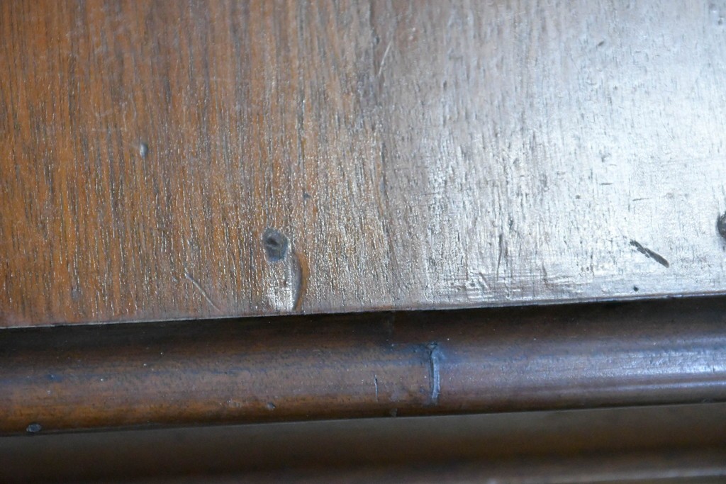 イギリスアンティーク　サウンドグリルの木目が美しい扉収納付きのフロア型蓄音機　(R-086329)