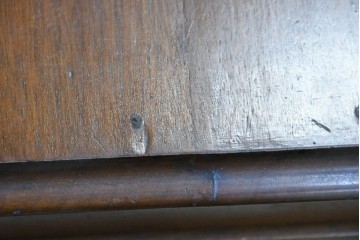 イギリスアンティーク　サウンドグリルの木目が美しい扉収納付きのフロア型蓄音機　(R-086329)